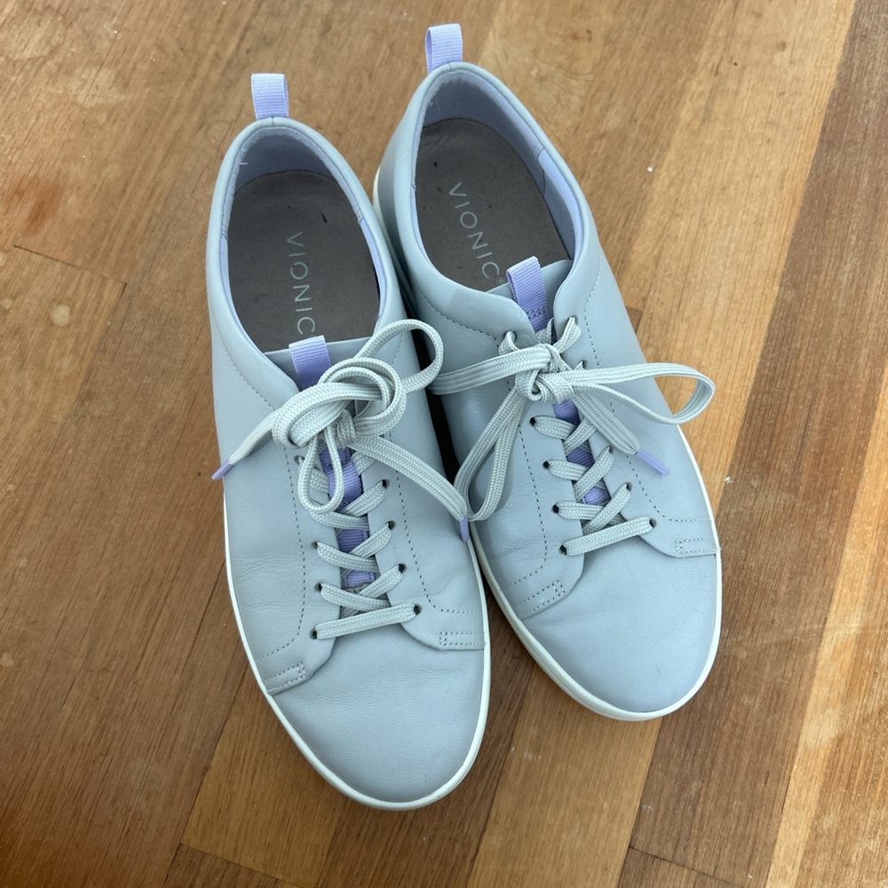 Vionic Women's Light Gray Sneakers
